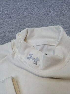 Under Armour Women M White Base Layer Long Sleeve Fitted Mock Neck Sport Shirt